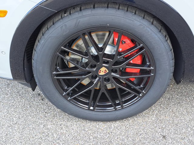 New 2026 Porsche Cayenne GTS image 14