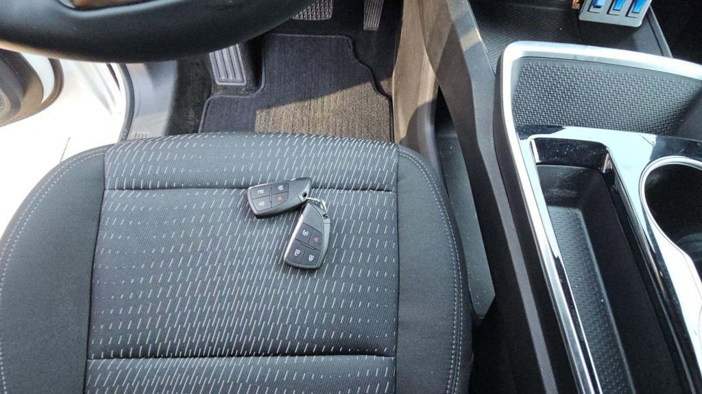 Used 2025 Chevrolet Equinox LT image 17