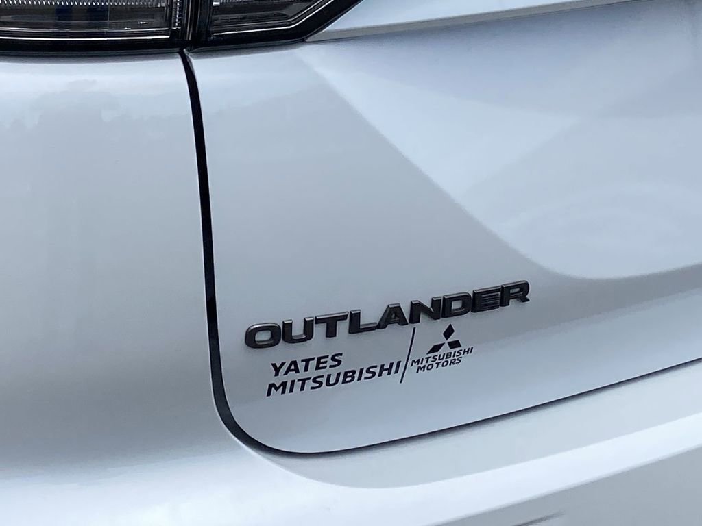 New 2026 Mitsubishi Outlander LE AWD/4WD image 28