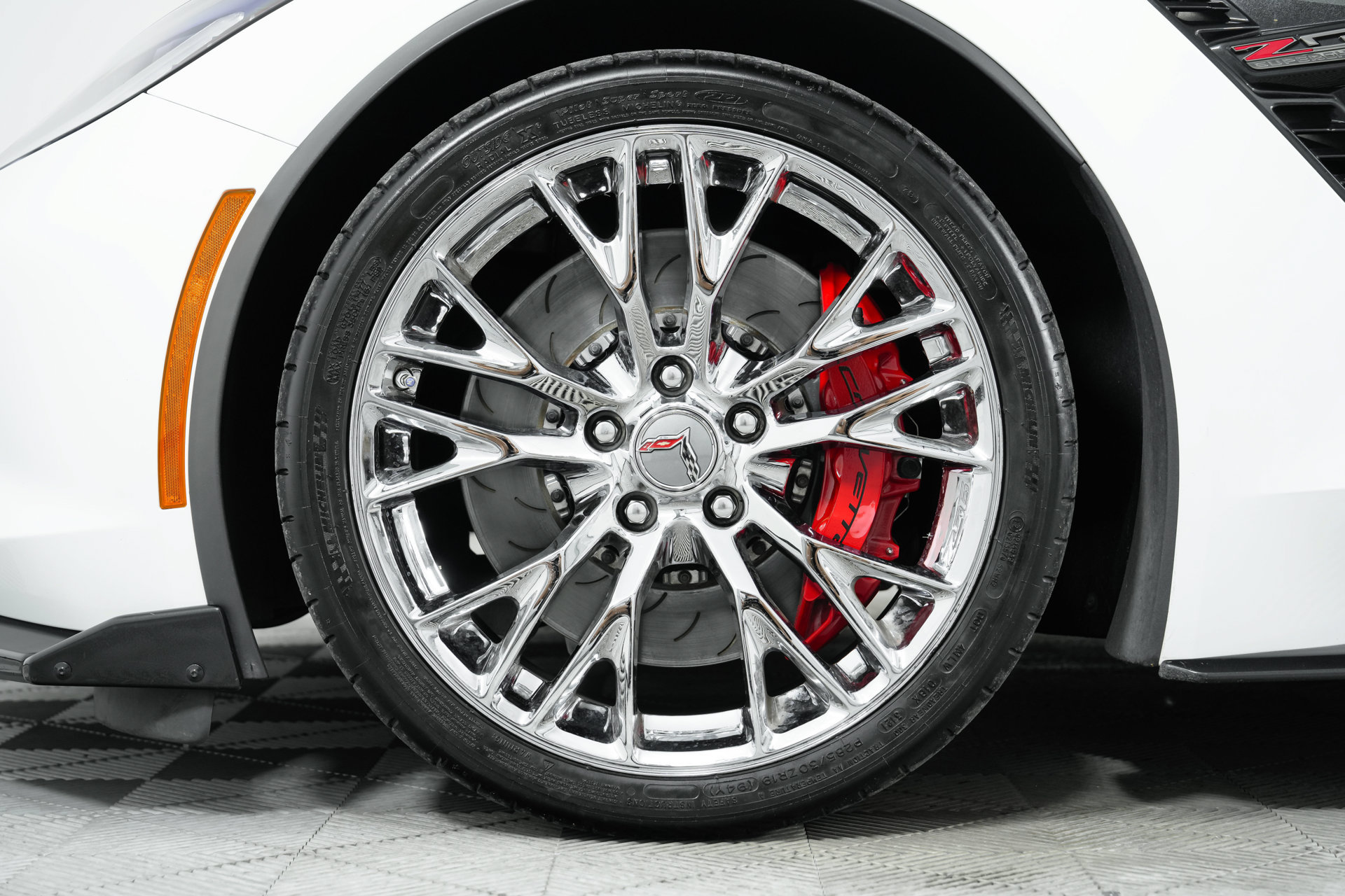 Used 2015 Chevrolet Corvette Z06 w/ 3LZ Preferred Equipment Group RWD image 38