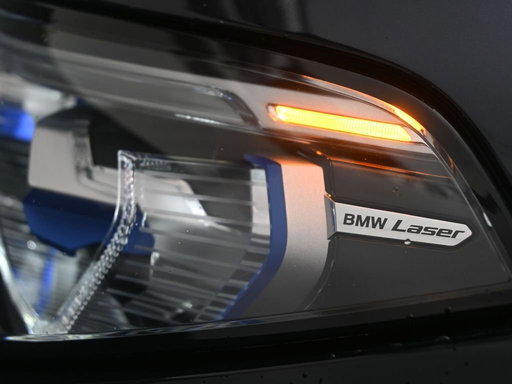 Used 2021 BMW X7 M50i w/ Executive Package image 11