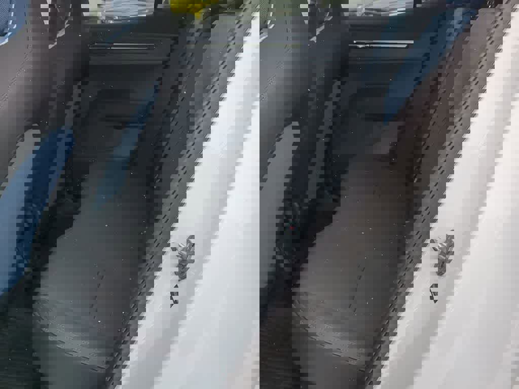 Certified 2025 Volvo EX30 Plus w/ Protection Package Premier image 18