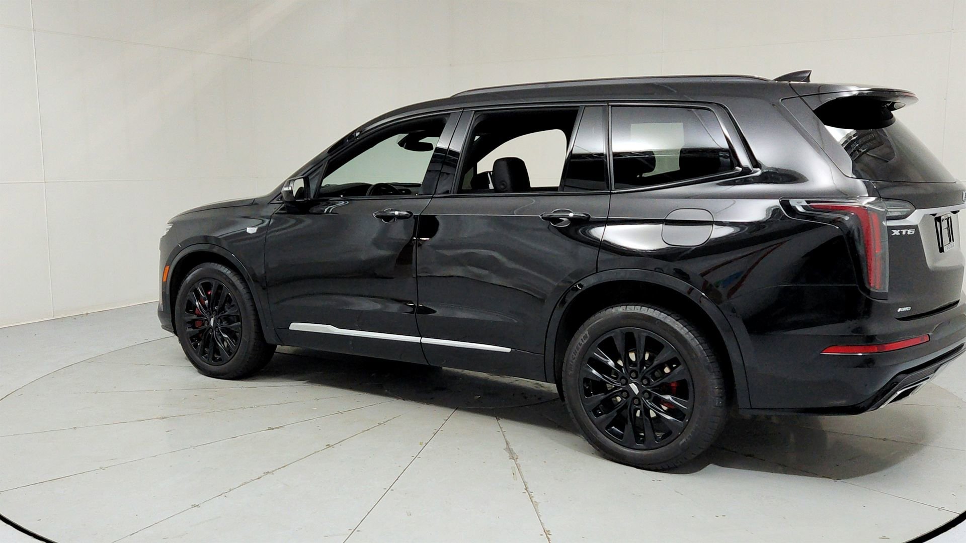 Certified 2024 Cadillac XT6 Sport w/ LPO, Floor Liner Package AWD/4WD image 3