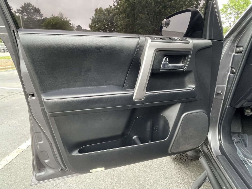 Used 2021 Toyota 4Runner SR5 AWD/4WD image 22