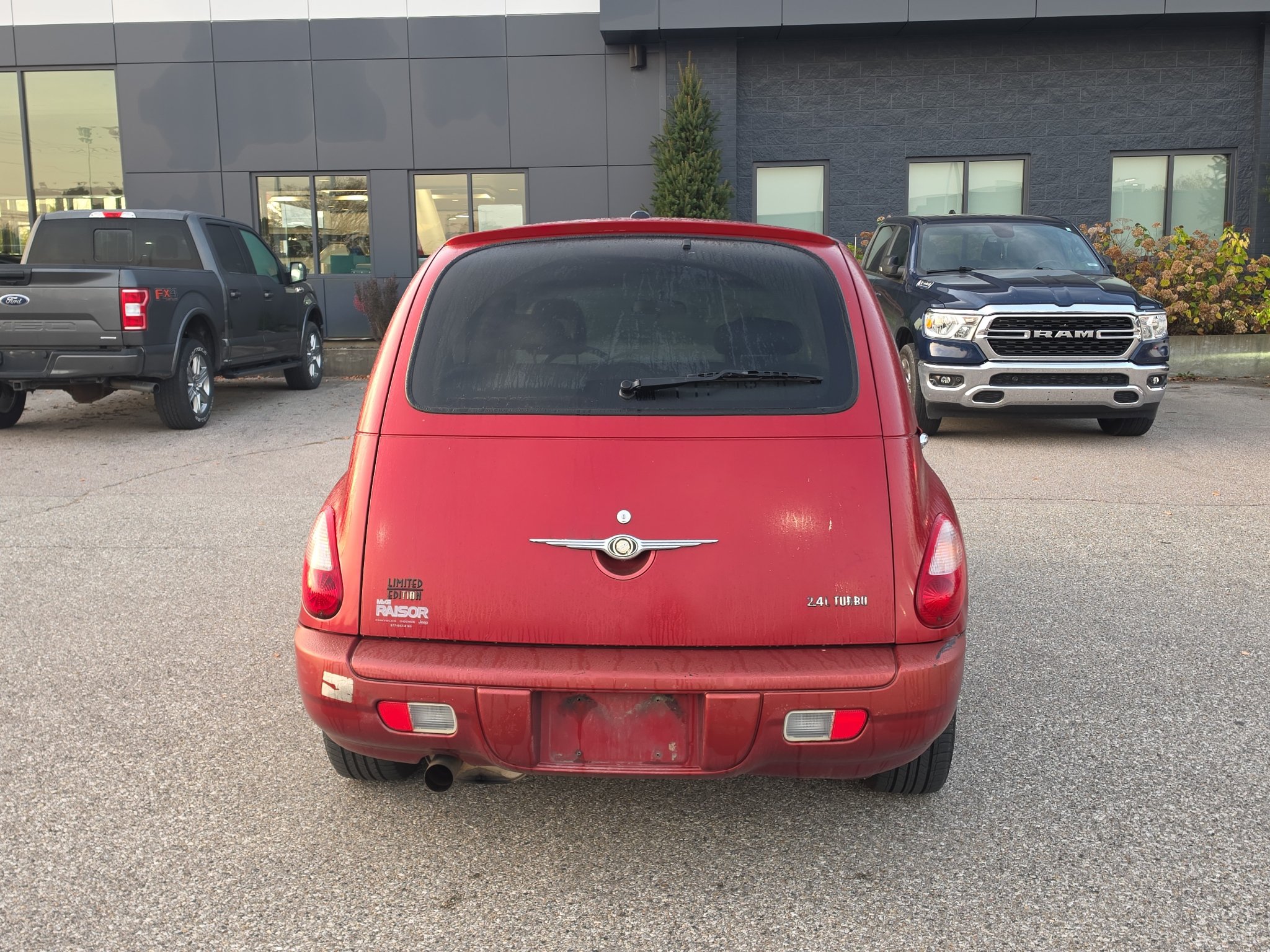 Used 2006 Chrysler PT Cruiser Limited FWD image 6