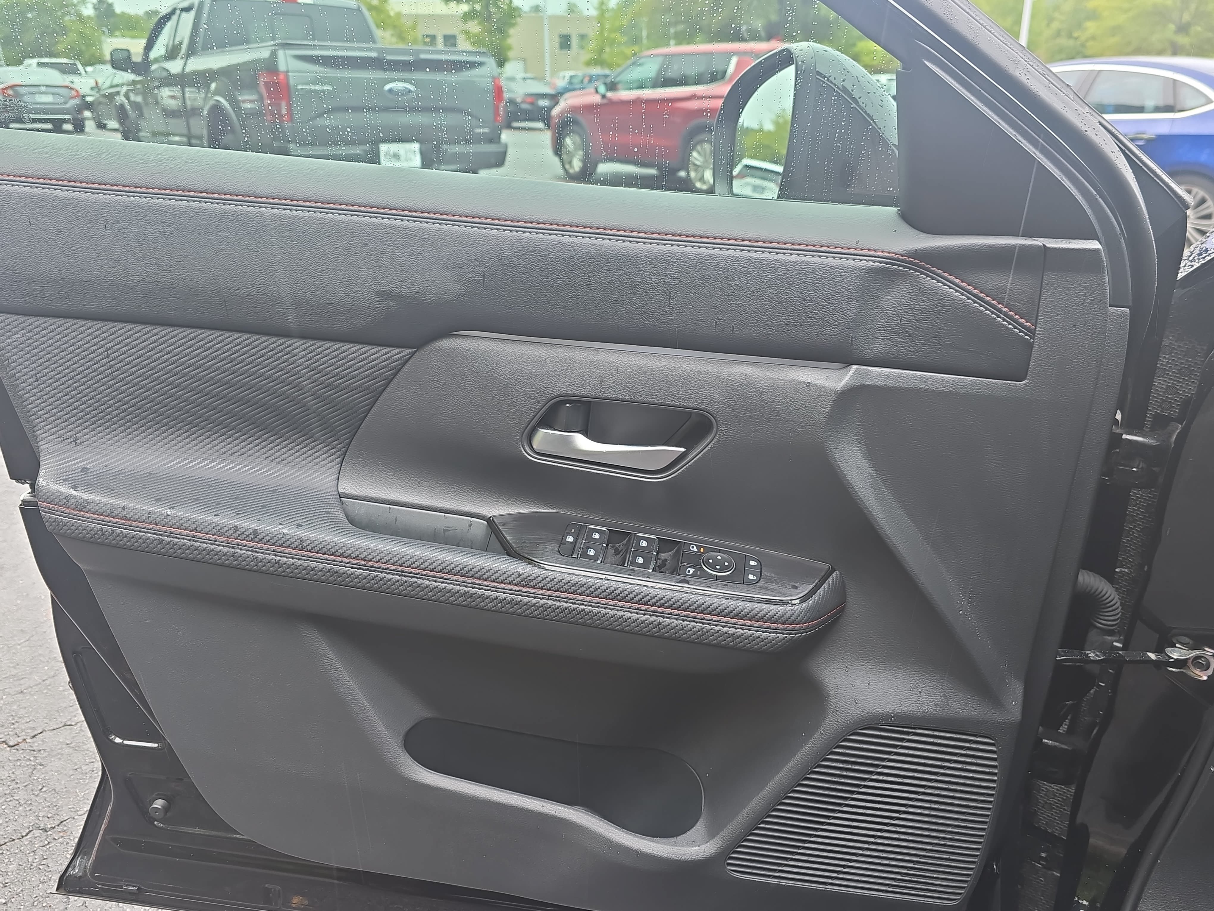 Used 2025 Nissan Kicks SR AWD/4WD image 27