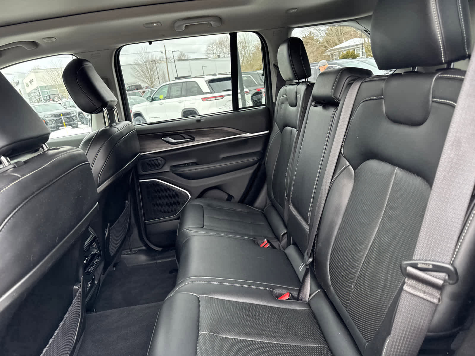 Used 2023 Jeep Grand Cherokee 4WD 4xe w/ Luxury Tech Group II image 32