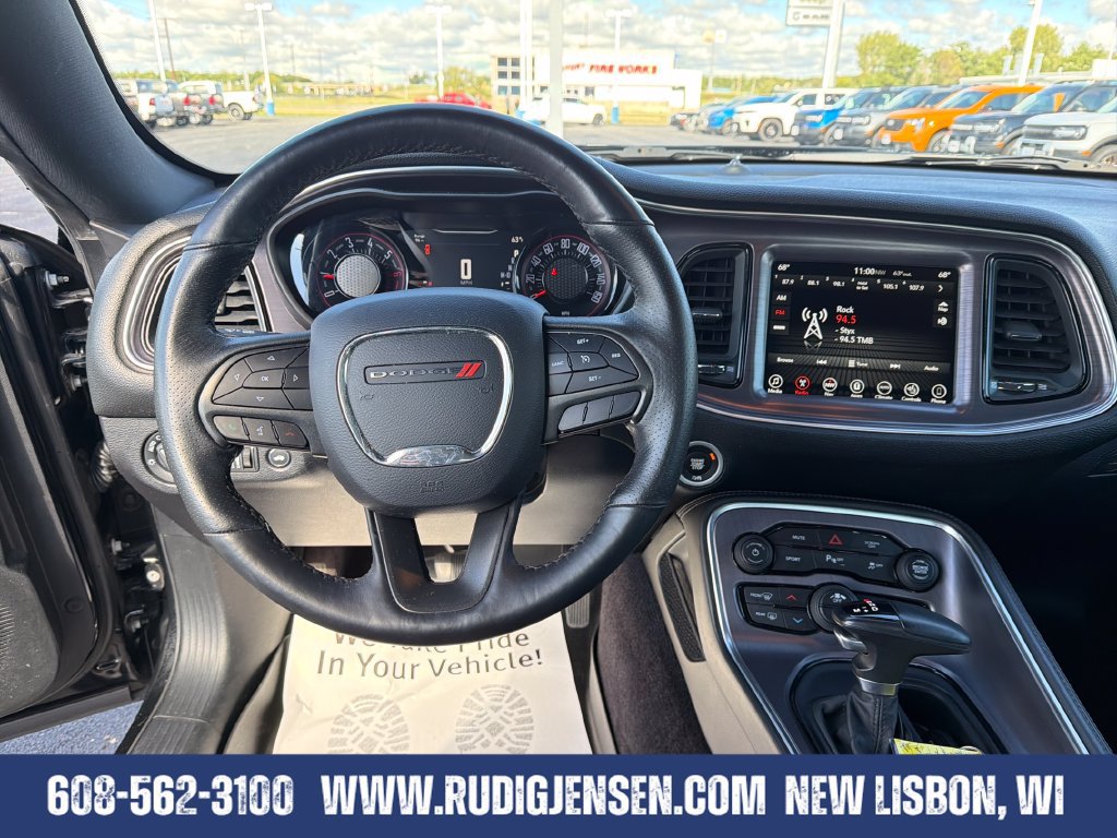 Used 2017 Dodge Challenger R/T w/ Driver Convenience Group RWD image 13