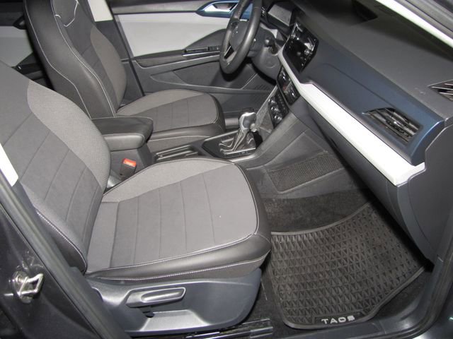 Used 2024 Volkswagen Taos SE FWD image 17