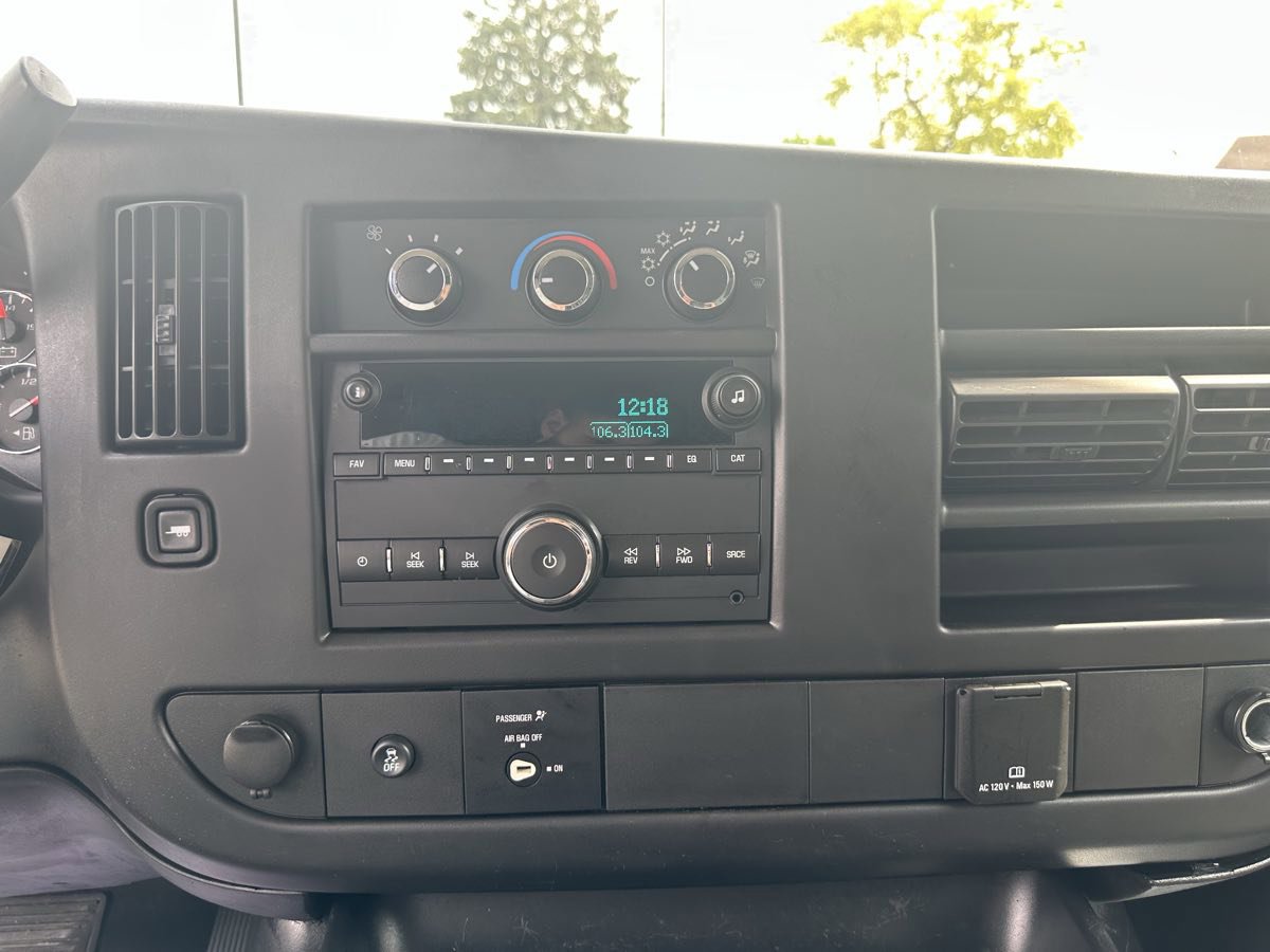 Used 2015 Chevrolet Express 2500 image 19