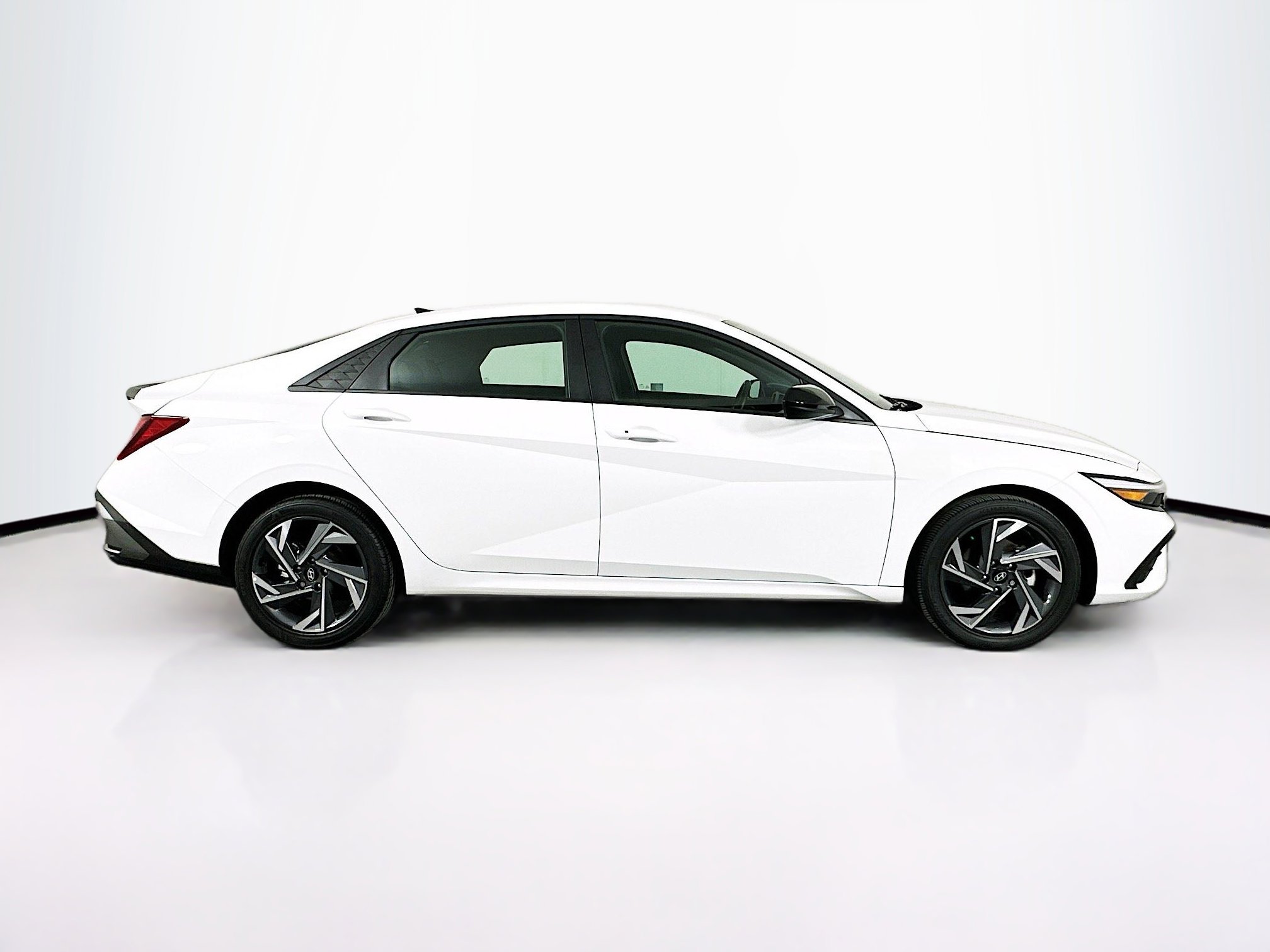 Used 2025 Hyundai Elantra Sport image 10