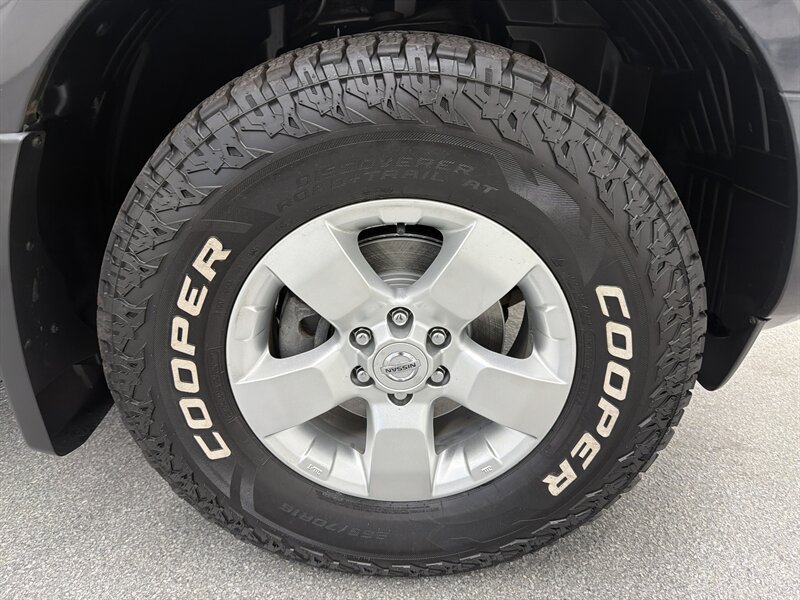 Used 2013 Nissan Frontier SV w/ SV Value Truck Pkg AWD/4WD image 15