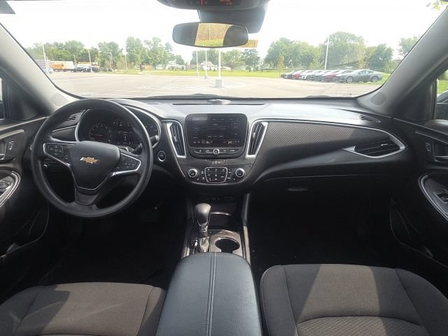 Used 2025 Chevrolet Malibu LT FWD image 17