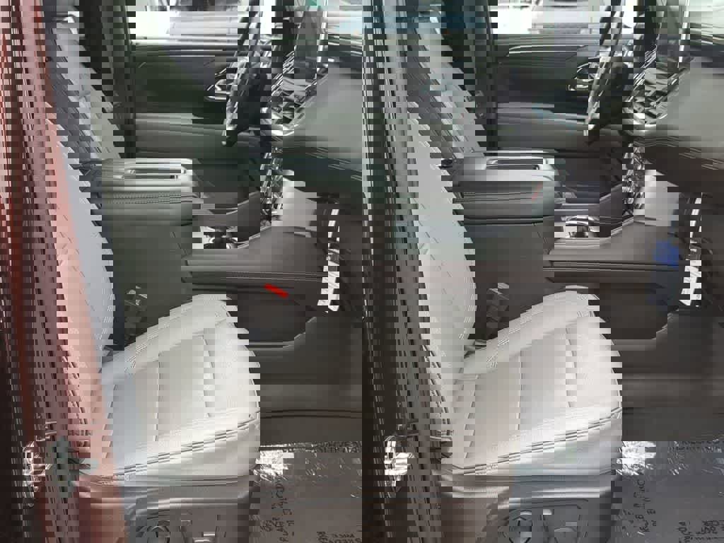 Used 2023 GMC Yukon XL SLT w/ SLT Luxury Package image 22