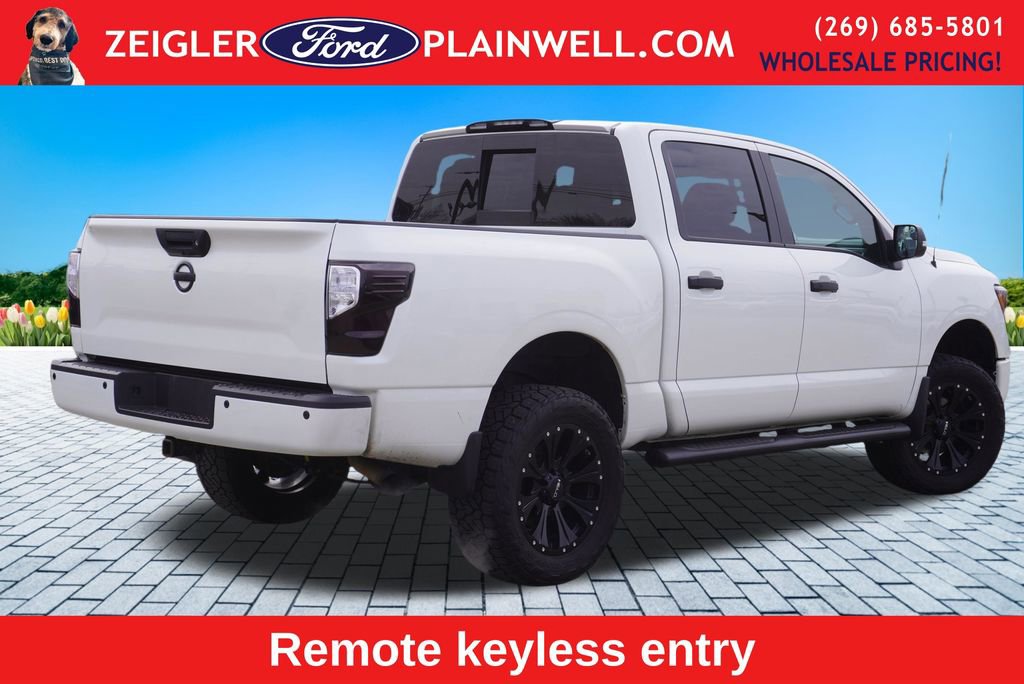 Used 2018 Nissan Titan SL w/ Midnight Edition image 5