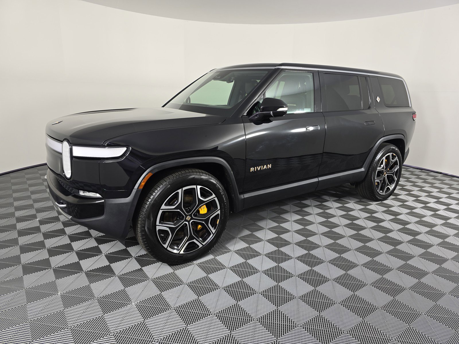 Used 2022 Rivian R1S Launch Edition image 1