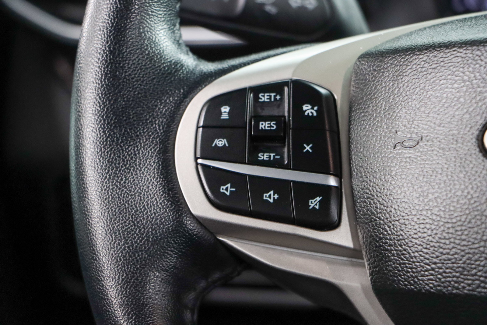 Used 2023 Ford Explorer Limited AWD/4WD image 13