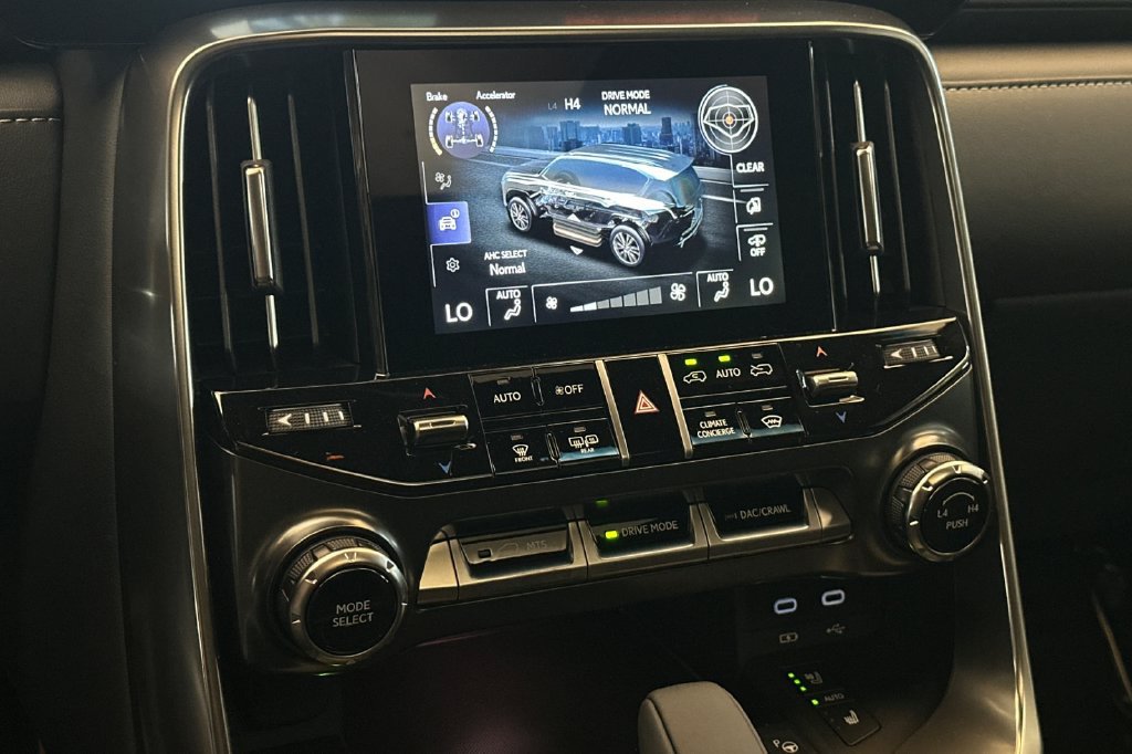 New 2026 Lexus LX 700h Luxury w/ Appearance Package AWD/4WD image 21