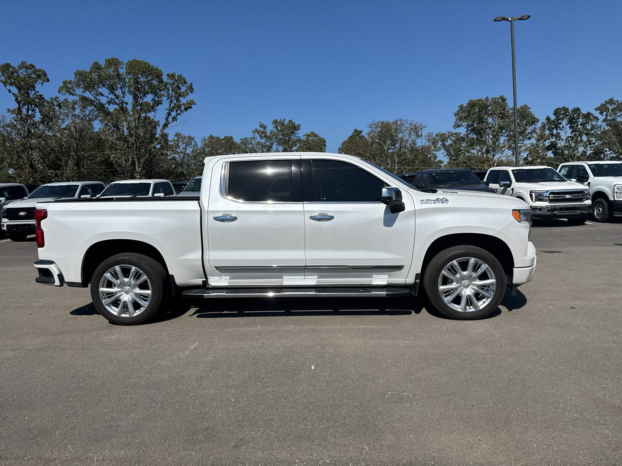 Used 2022 Chevrolet Silverado 1500 High Country AWD/4WD image 12