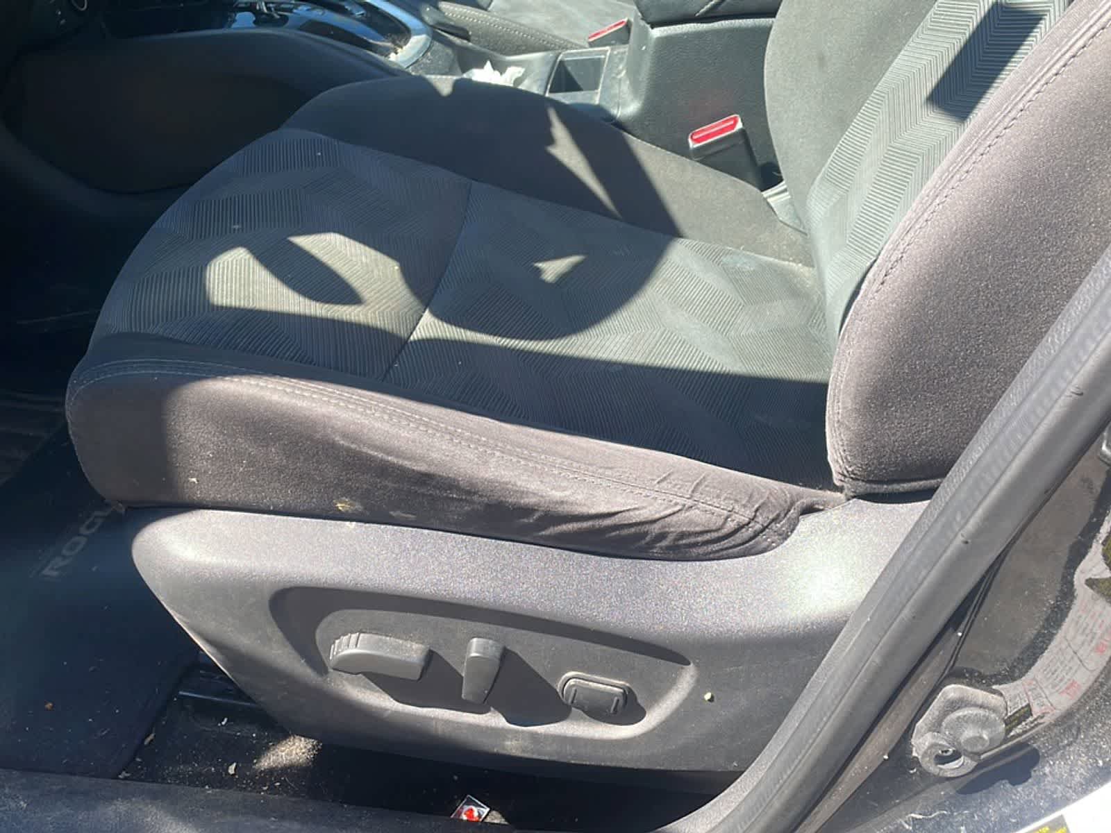 Used 2016 Nissan Rogue SV AWD/4WD image 12