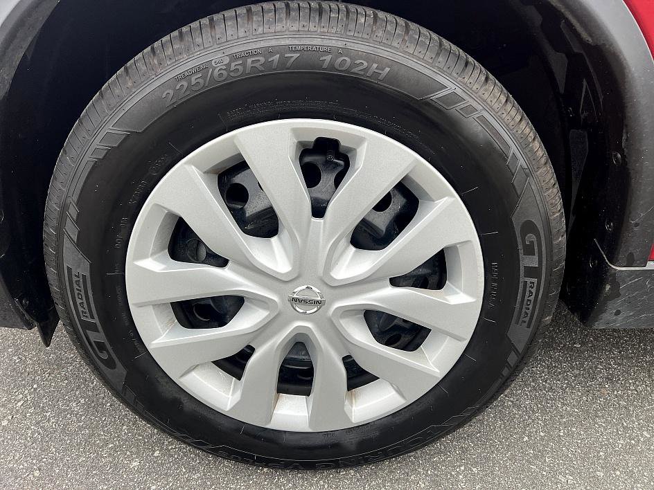 Used 2017 Nissan Rogue S image 9