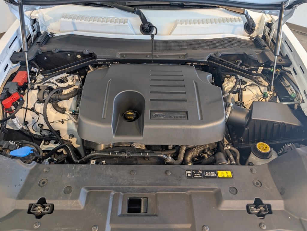 Used 2023 Land Rover Defender 130 X-Dynamic SE image 33