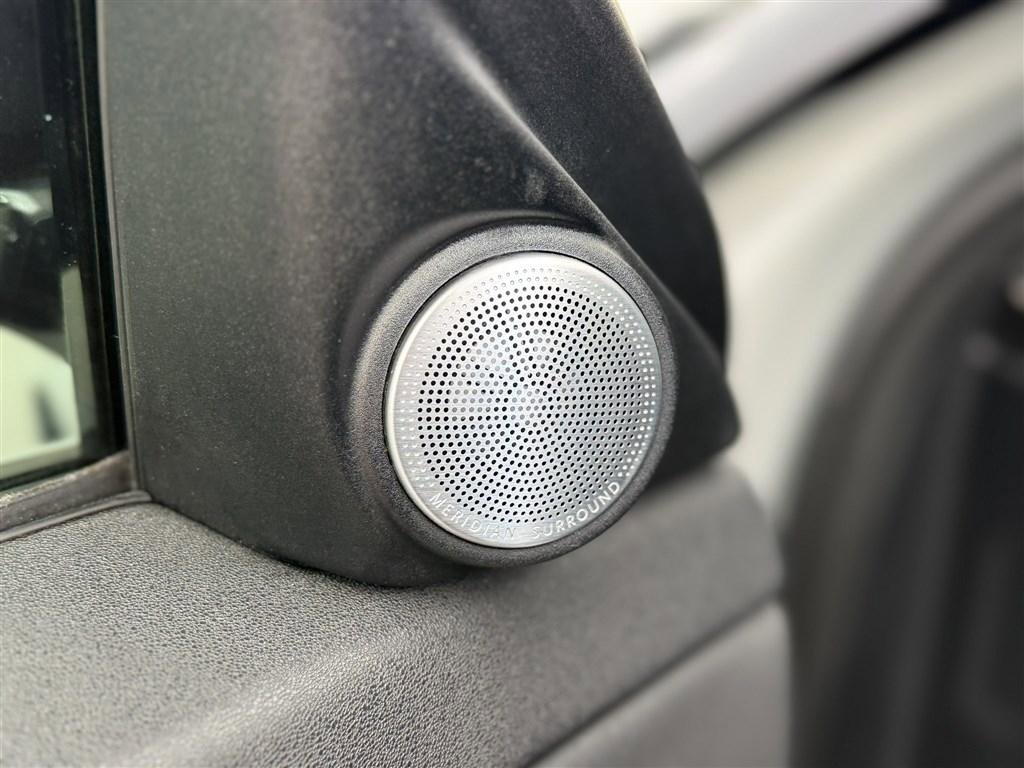 Used 2020 Land Rover Range Rover Evoque R-Dynamic SE image 13