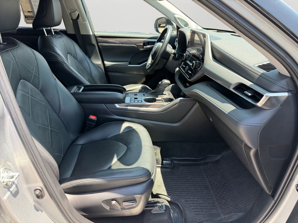 Used 2023 Toyota Highlander Platinum AWD/4WD image 12