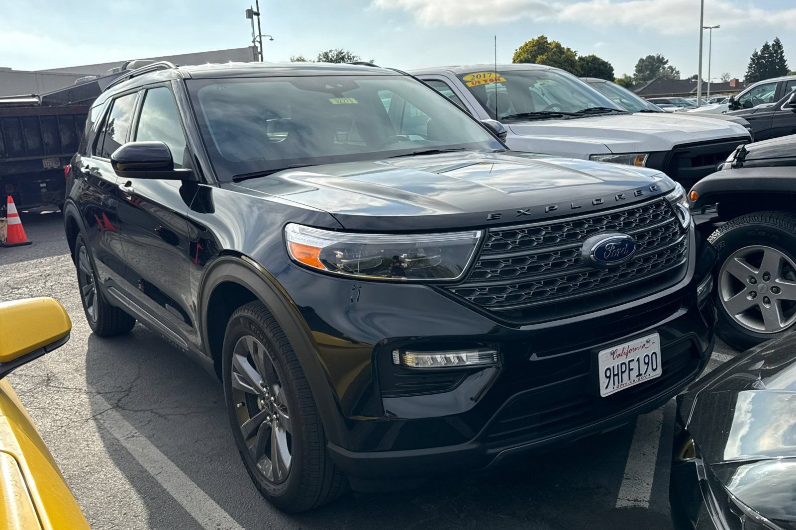 Used 2023 Ford Explorer XLT w/ Equipment Group 202A AWD/4WD image 2