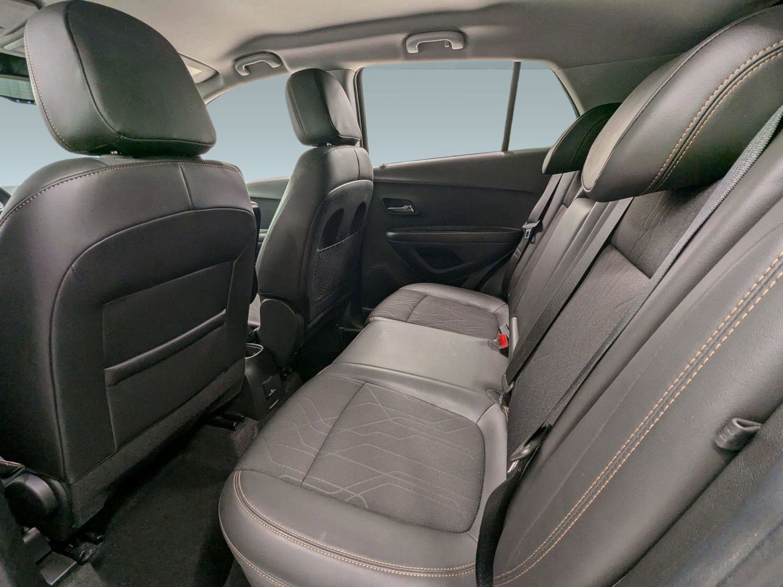 Used 2021 Chevrolet Trax LT w/ LT Convenience Package image 12