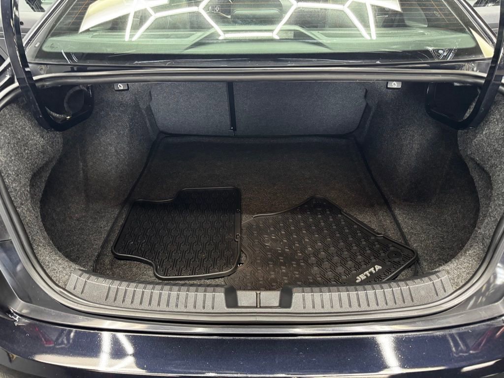 Used 2019 Volkswagen Jetta R-Line w/ R-Line Cold Weather Package FWD image 44