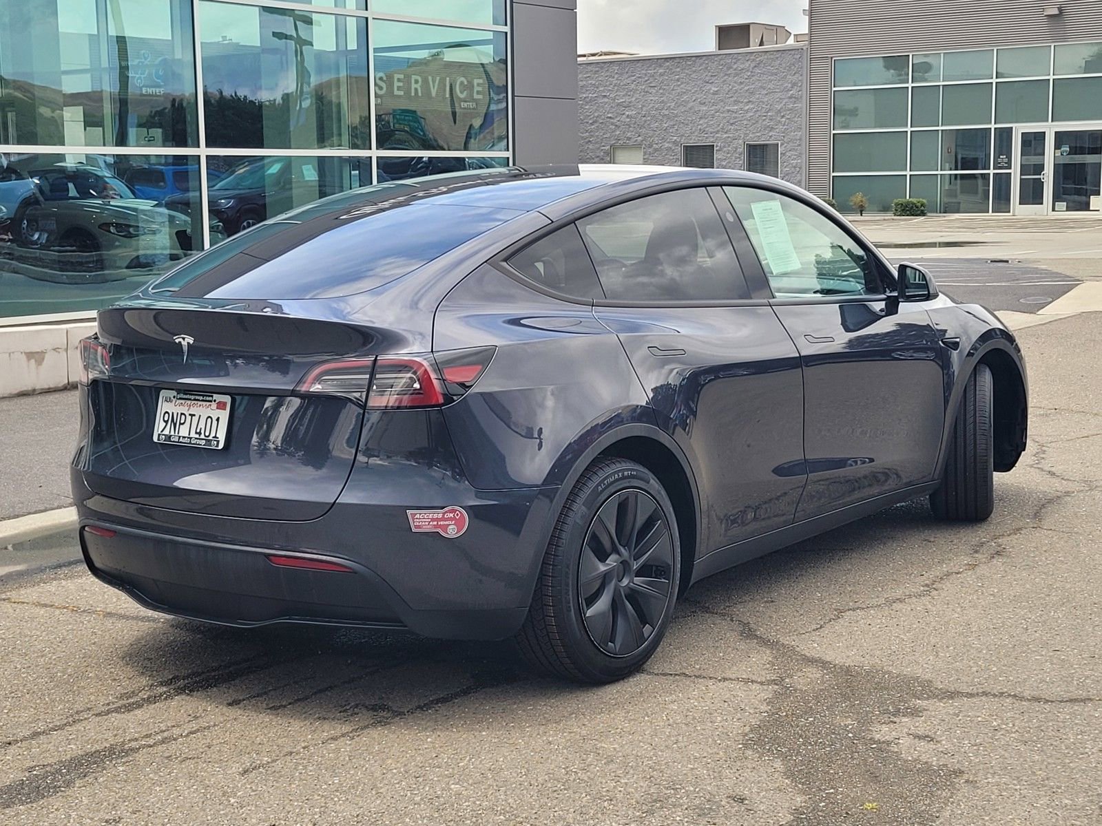 Used 2024 Tesla Model Y Long Range RWD image 4