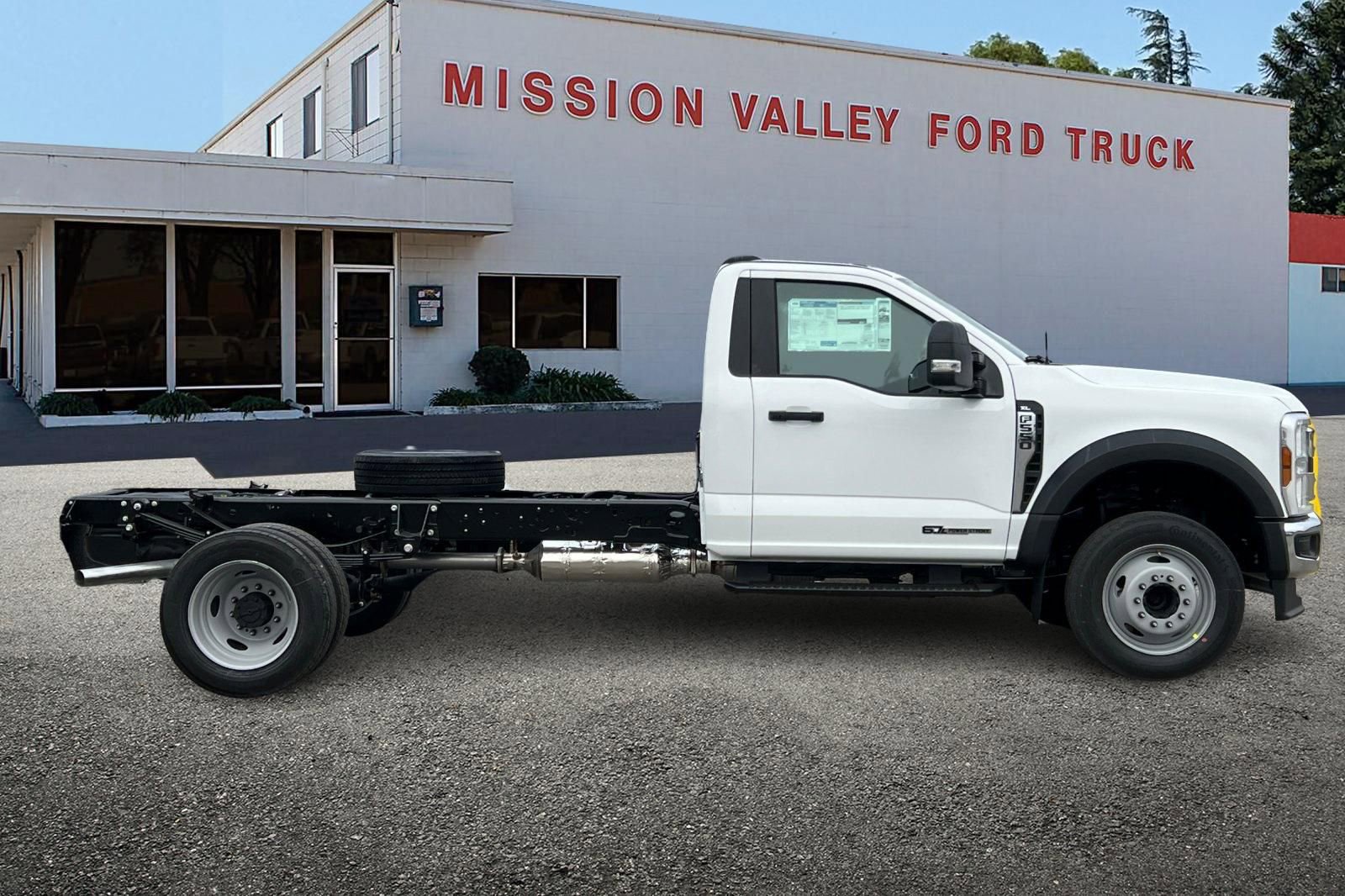 New 2026 Ford F550 2WD Regular Cab Super Duty image 3
