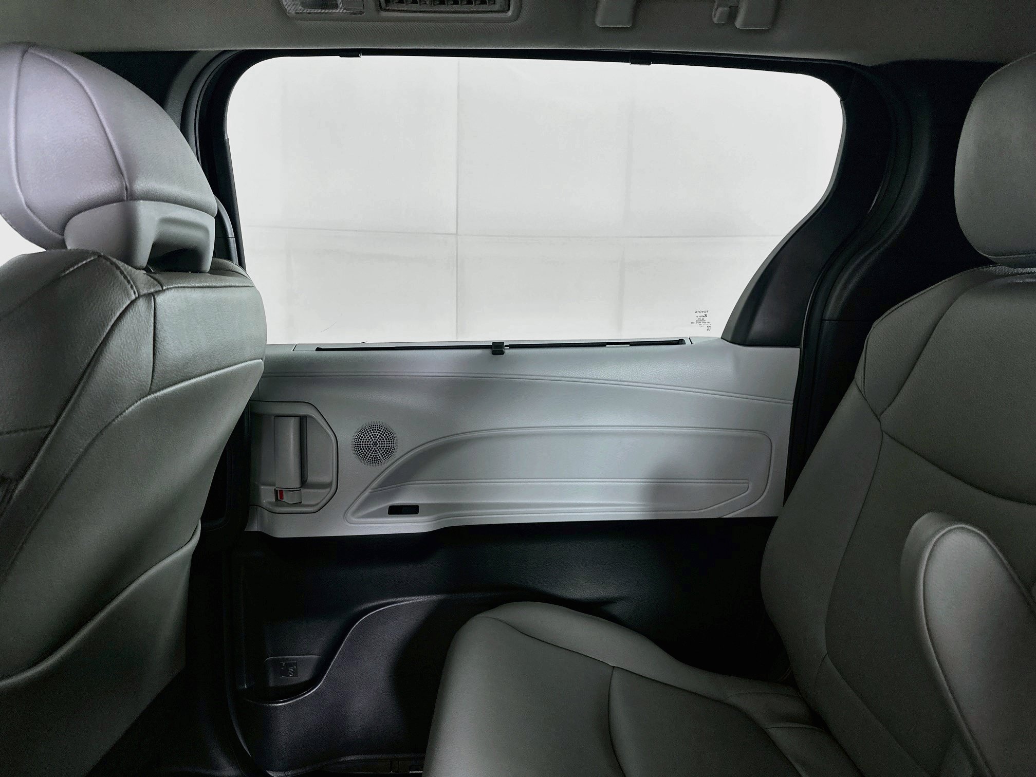 Used 2026 Toyota Sienna XLE FWD image 28