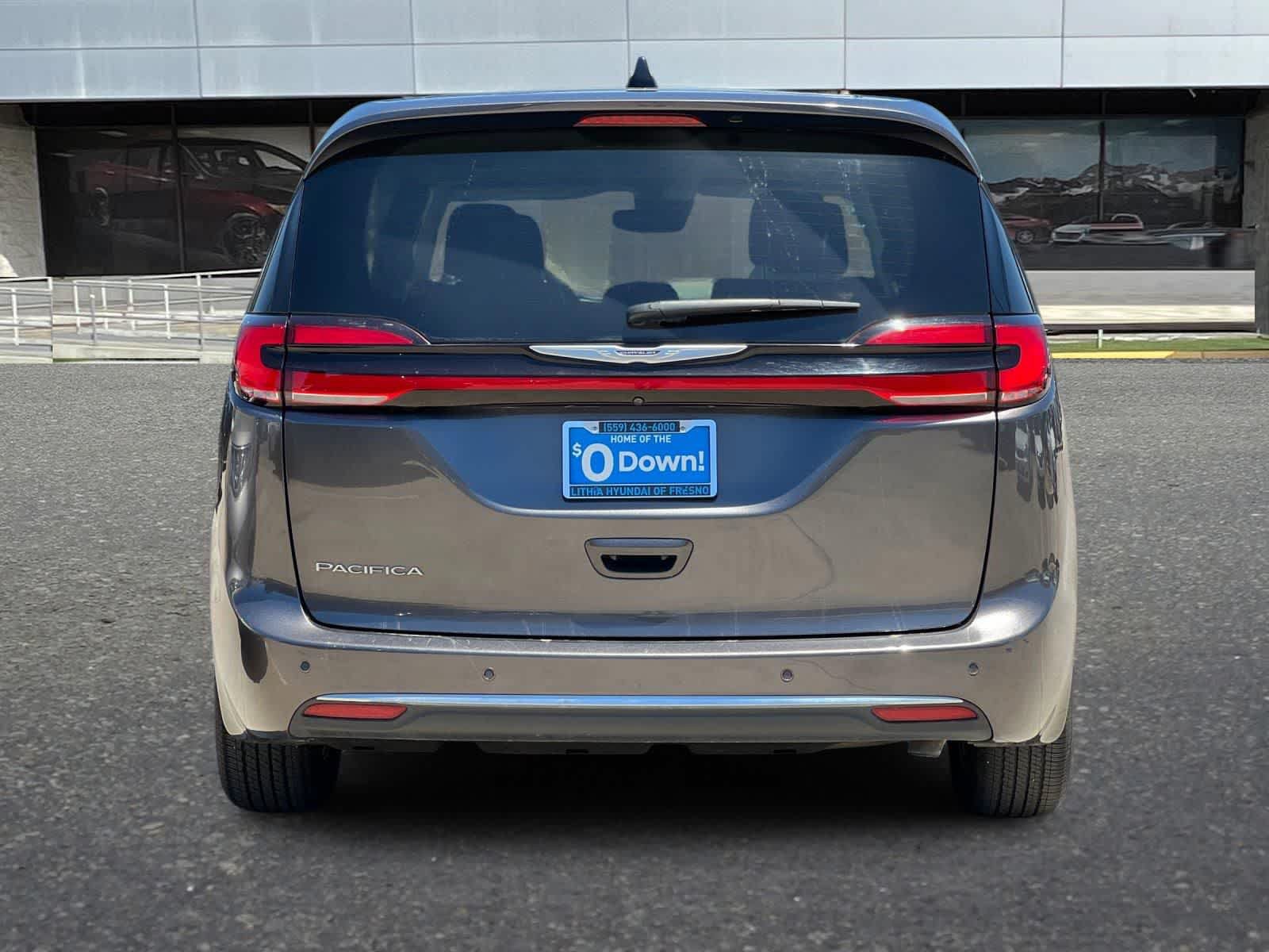 Used 2023 Chrysler Pacifica Touring-L FWD image 8