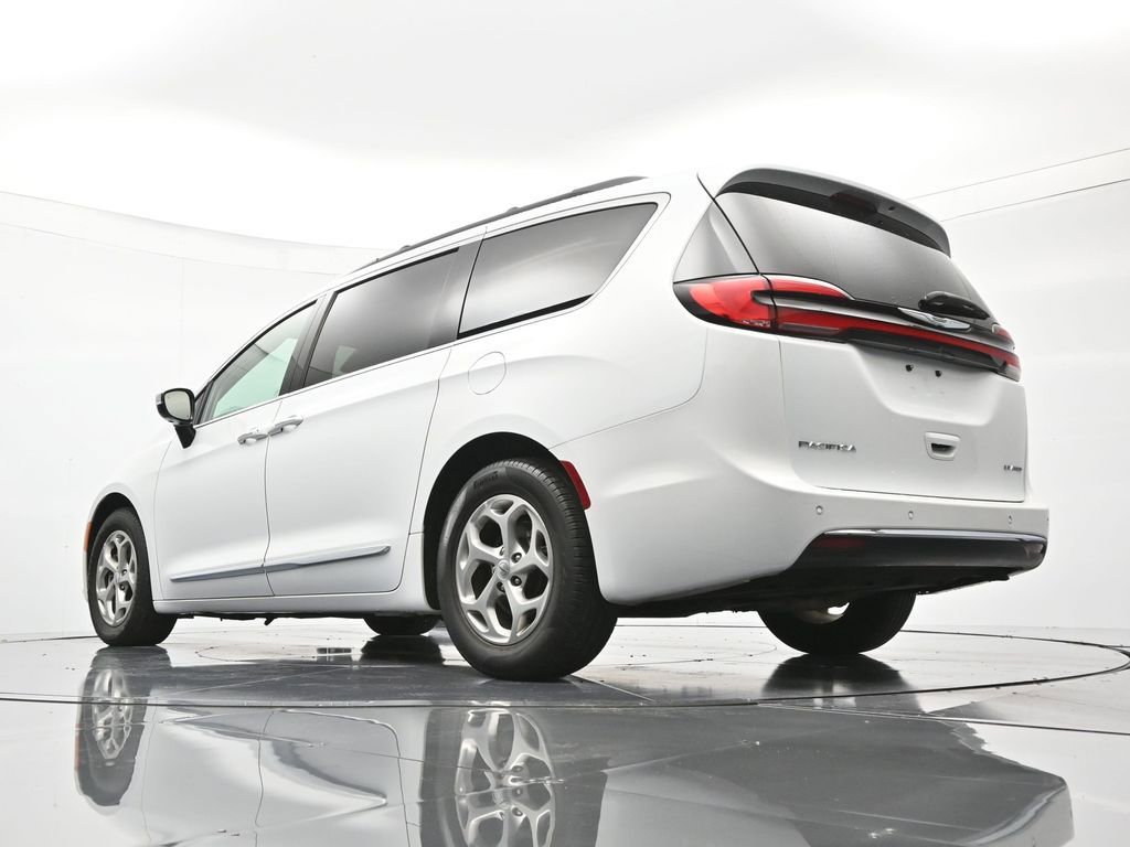 Used 2023 Chrysler Pacifica Limited image 44