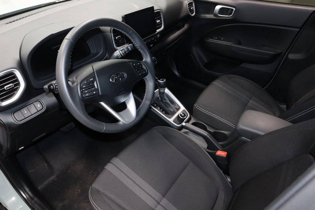 Certified 2025 Hyundai Venue SEL image 24