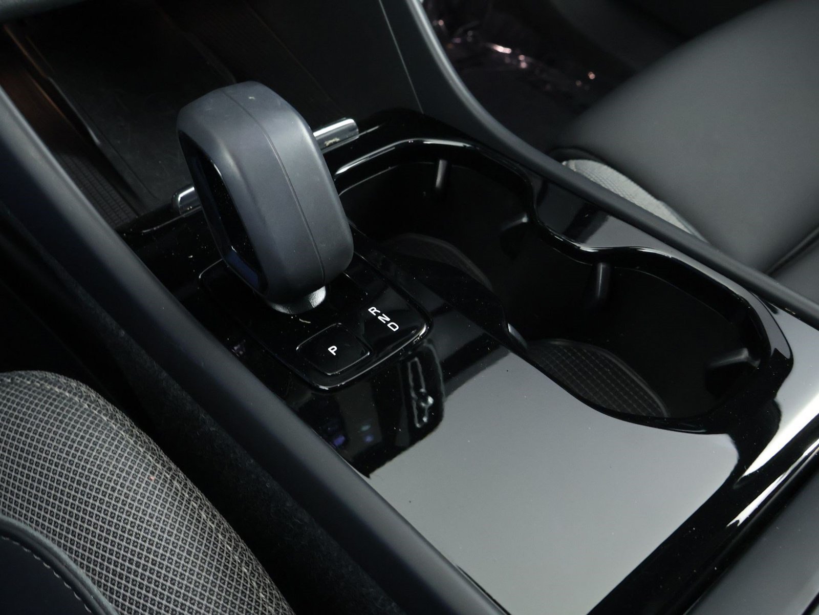 Certified 2023 Volvo XC40 Recharge Core w/ Protection Package Premier AWD/4WD image 15