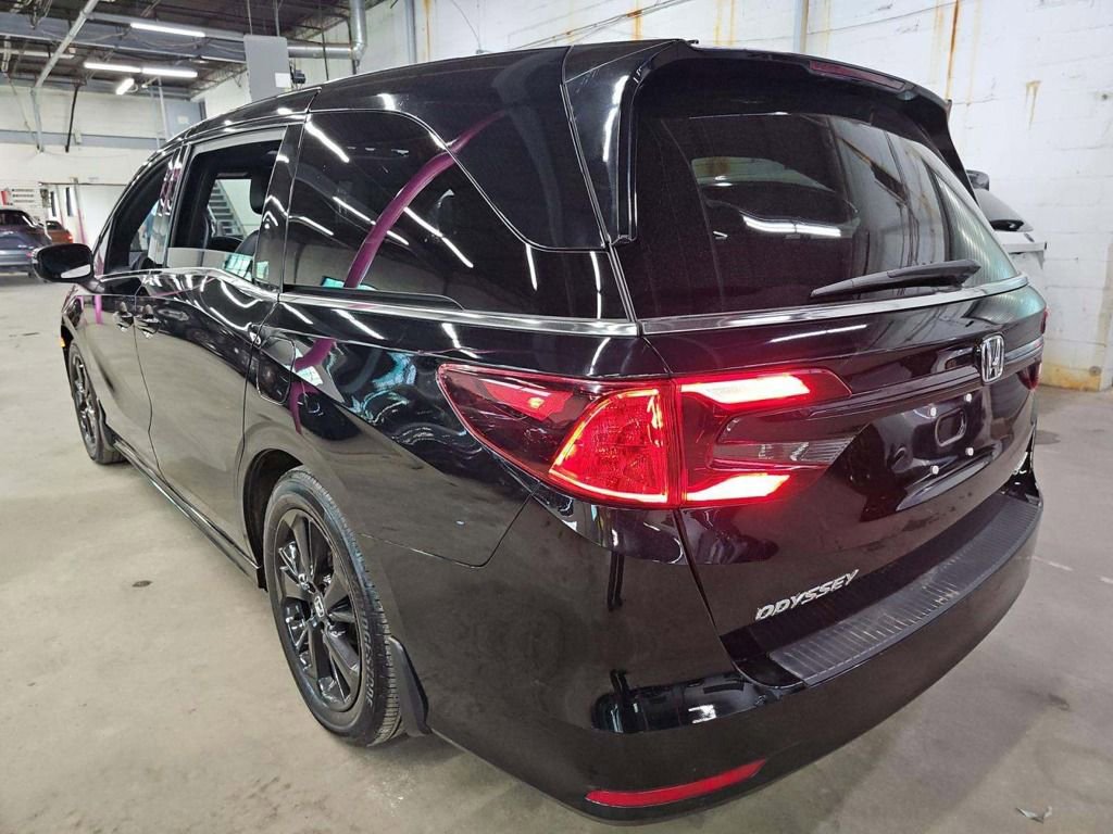 Used 2024 Honda Odyssey Sport image 2