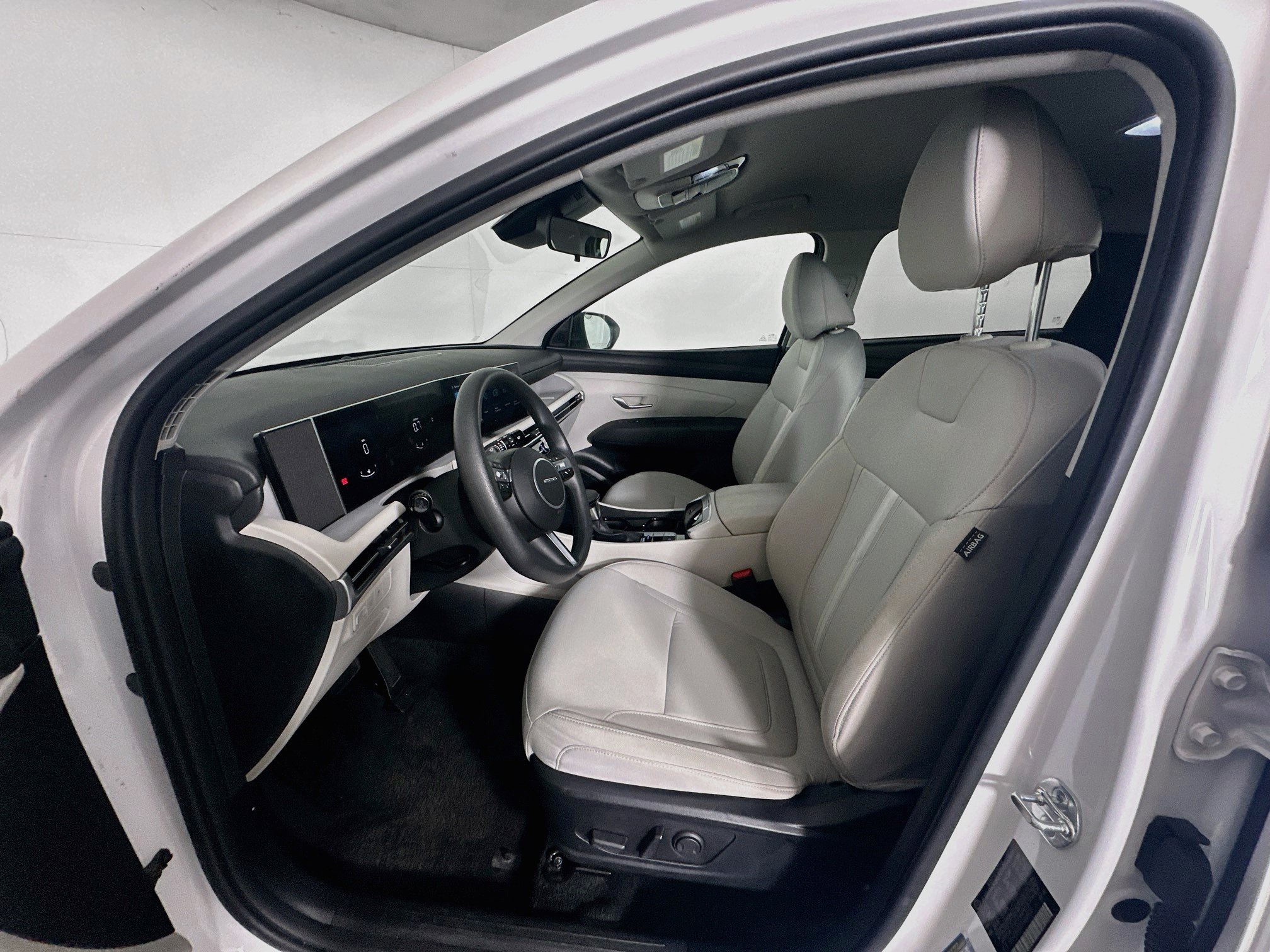 Used 2026 Hyundai Tucson SEL FWD image 13