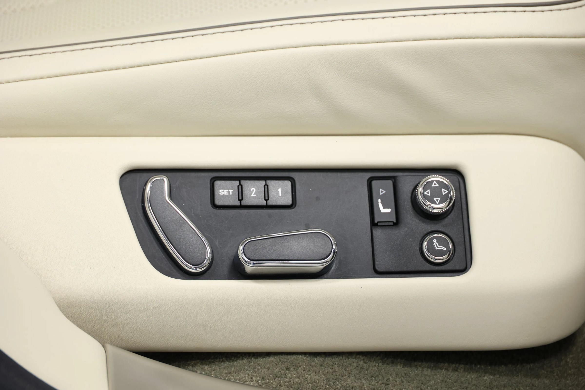 Used 2018 Bentley Flying Spur V8 AWD/4WD image 78