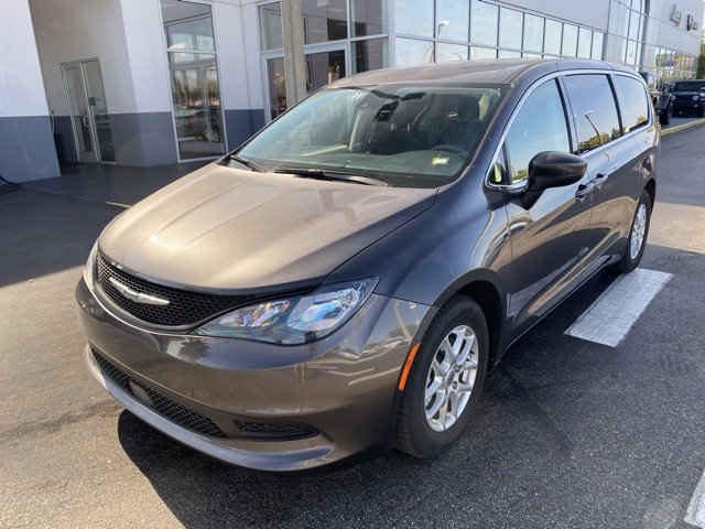 Used 2023 Chrysler Voyager LX image 4