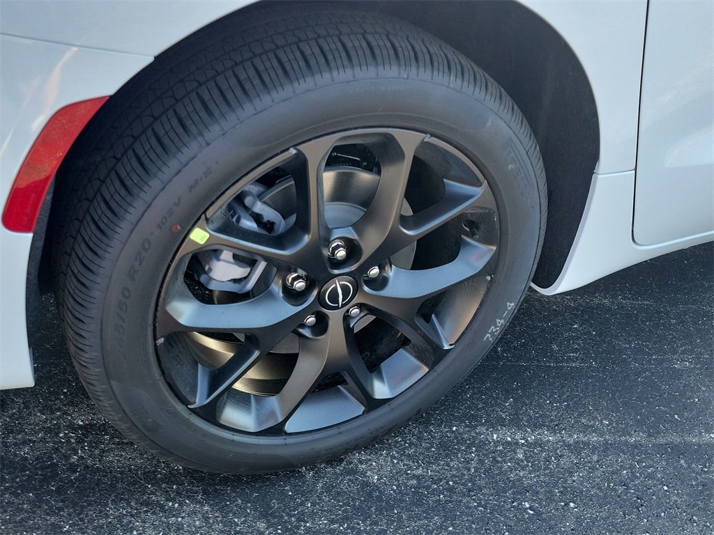 New 2026 Chrysler Pacifica Limited image 5