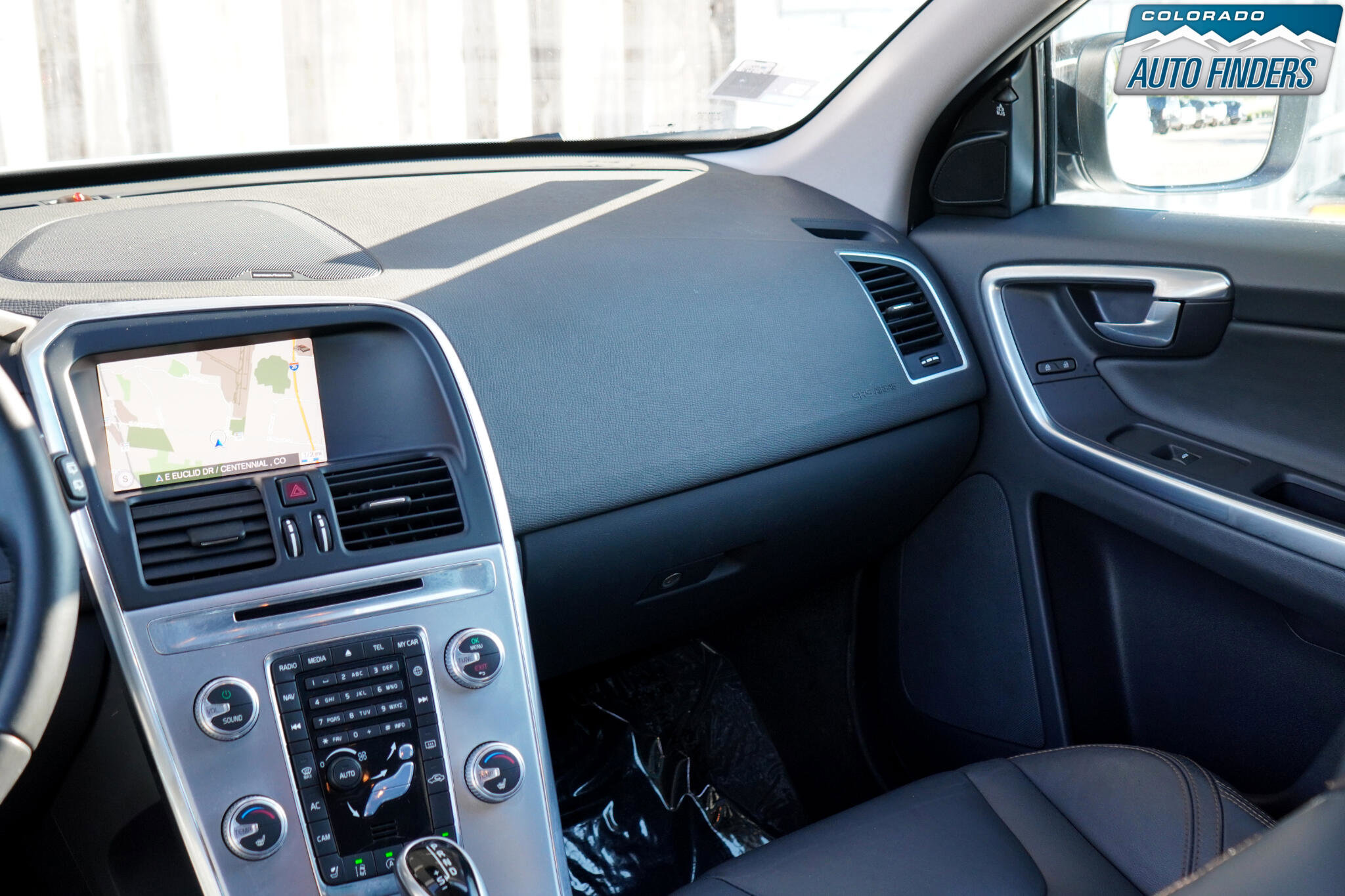 Used 2017 Volvo XC60 T5 Dynamic w/ Advanced Package image 23