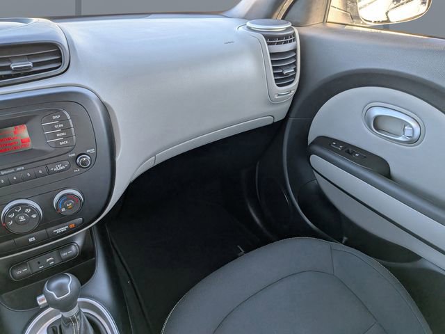 Used 2015 Kia Soul + image 16