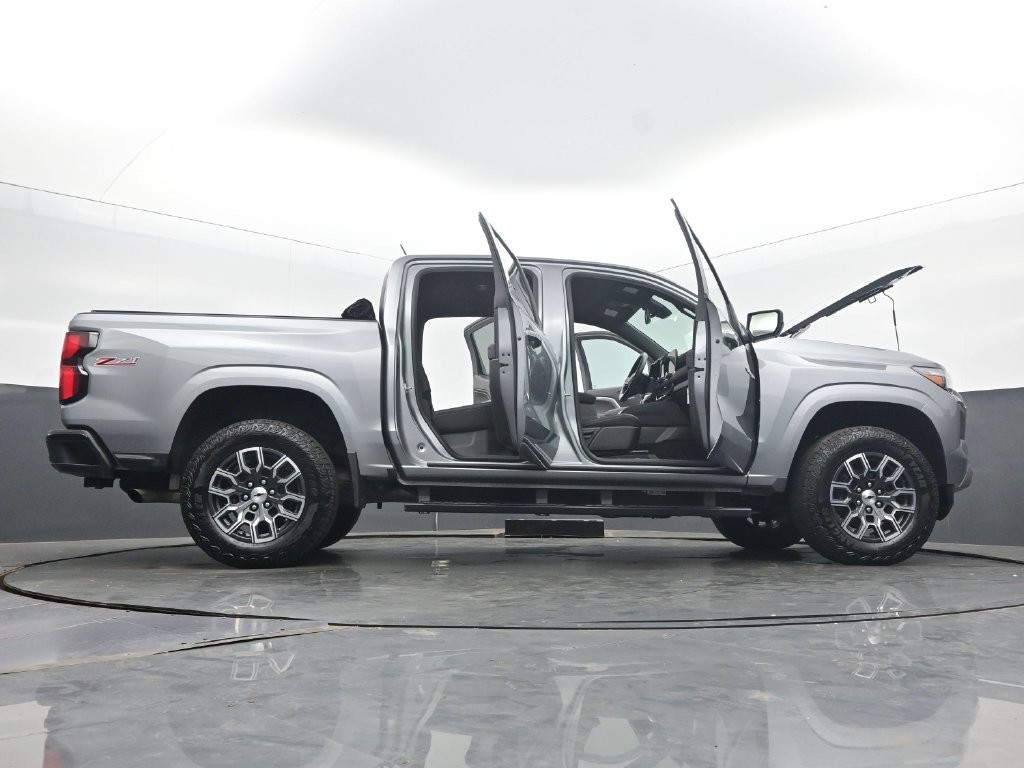 Used 2025 Chevrolet Colorado Z71 w/ Technology Package AWD/4WD image 64
