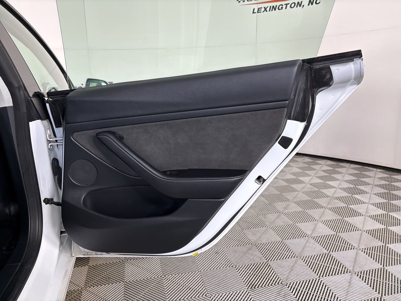 Used 2023 Tesla Model 3 Standard Range image 17