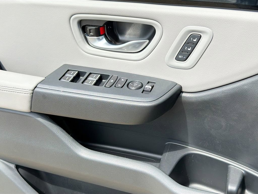 Used 2025 Honda Pilot EX-L image 28