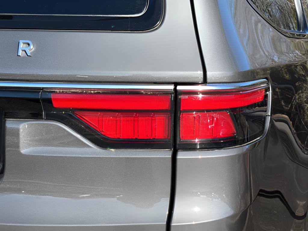 Used 2023 Jeep Wagoneer 4WD w/ Premium Group I image 13