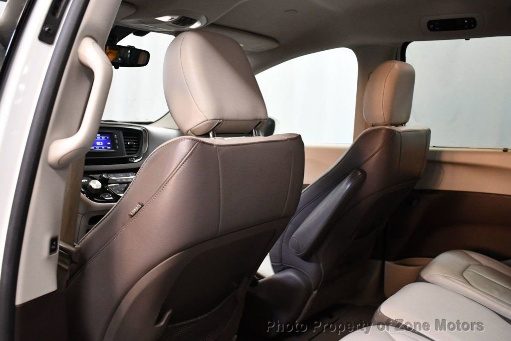 Used 2017 Chrysler Pacifica Touring-L image 19
